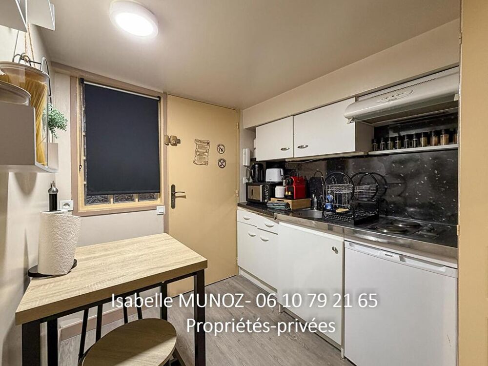 Vente Immeuble Immeuble Riom, 122 m2 et 180m2 de dépendances (grange avec parking, cave voutée?) Riom