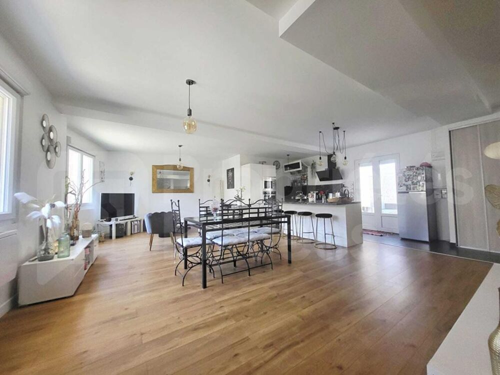 Coup de coeur pour cette maison rénovée, 3 chambres, jardin et stationnement