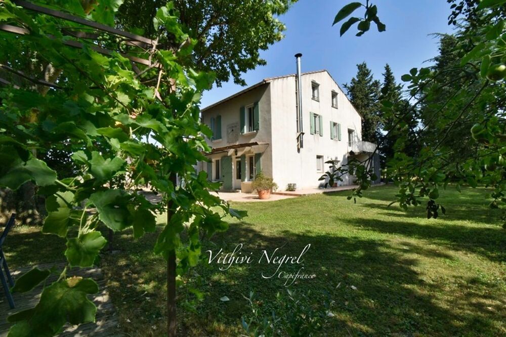 Propriété à vendre 8 pièces et annexe MOURIES (13)