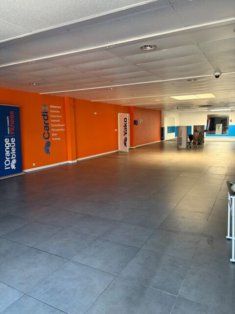  ? LOCAL COMMERCIAL / BUREAUX – 557 m² environ 