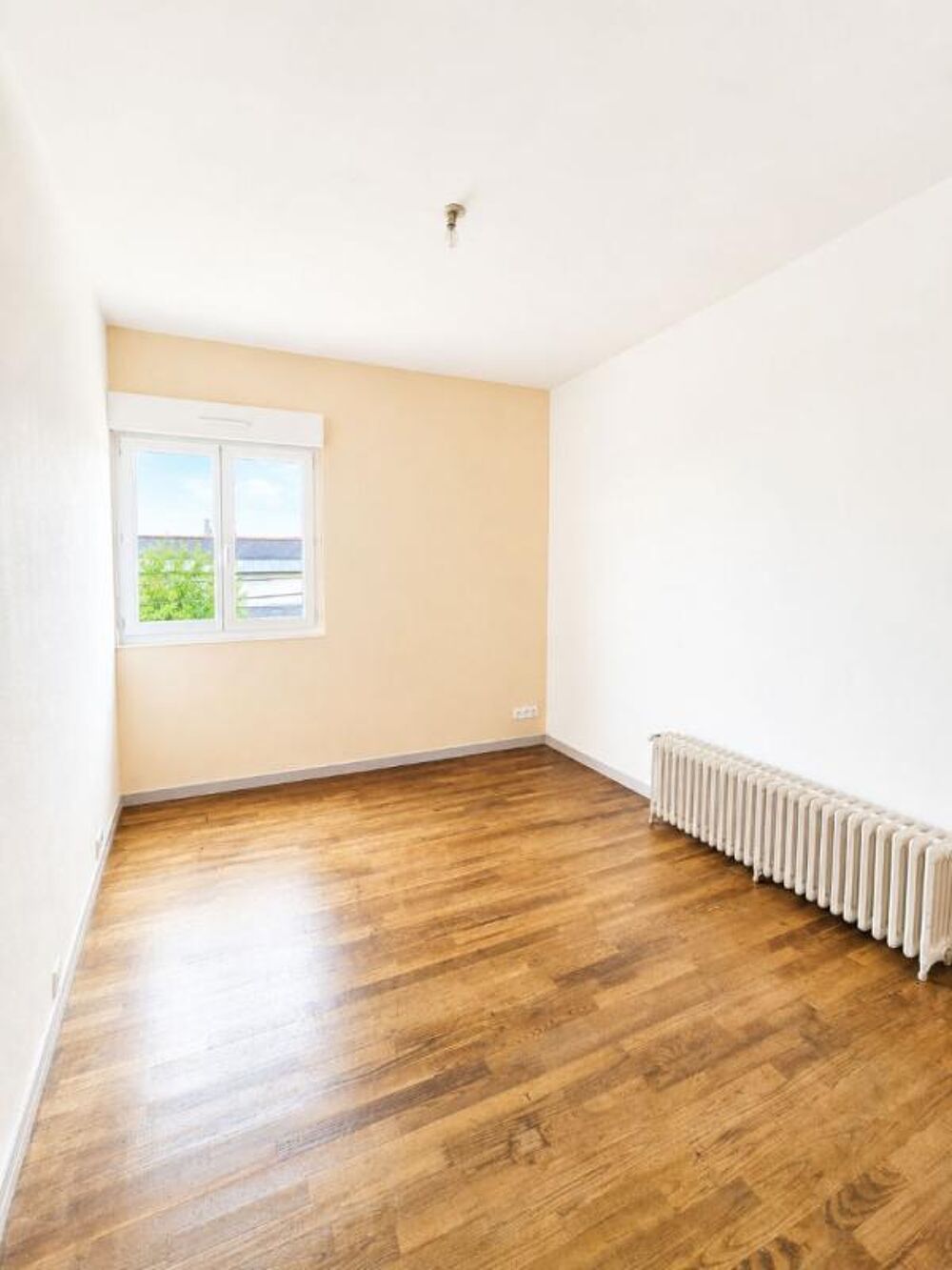 APPARTEMENT T3 de 73 m2, PROCHE BOURG, PLAGES ET LORIENT - STATIONNEMENT EXISTANT DANS LA COUR