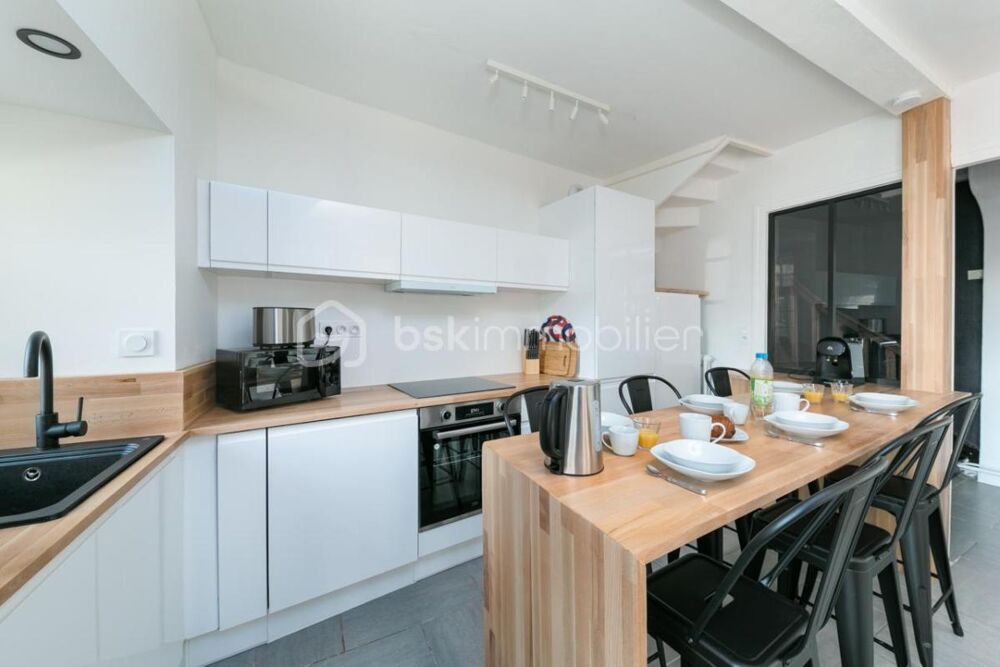 Maison de ville - 5 CH - 2 SDE - Idéale vie citadine ou investissement locatif