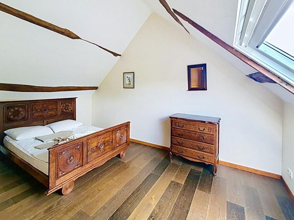 Vente Maison Sally HICKEY vous présente 2 maisons en pierre. 4 chambres, 3 salle de bains, 2 jardins et un grand parking.  Ne ratez pas ! Thehillac