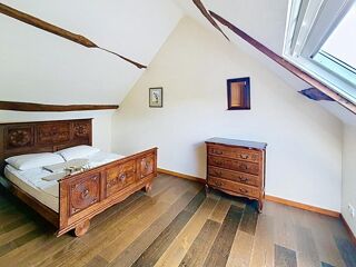 Vente Maison Sally HICKEY vous présente 2 maisons en pierre. 4 chambres, 3 salle de bains, 2 jardins et un grand parking.  Ne ratez pas ! Thehillac