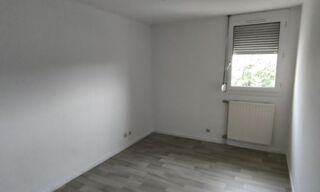  Appartement à louer 4 pièces 81 m²