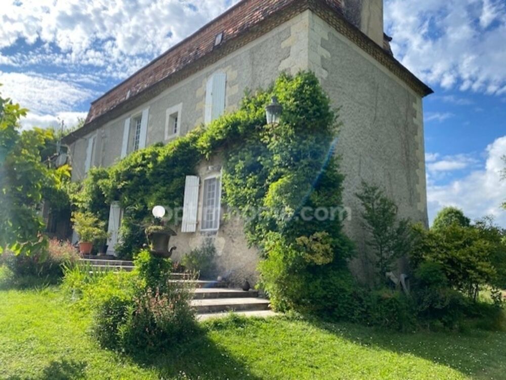 Magnifique maison de Maître, à vendre, 6 pièces SAINT ASTIER (24) avec vue sur plus de 17 ha de terrain