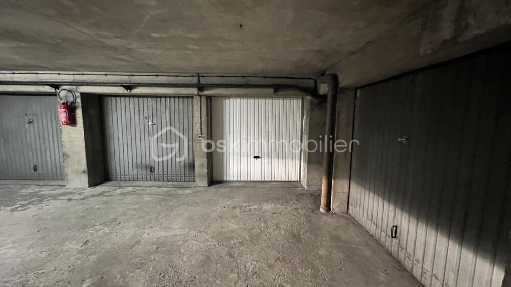   Grand box, 104 m² rare sur le secteur 