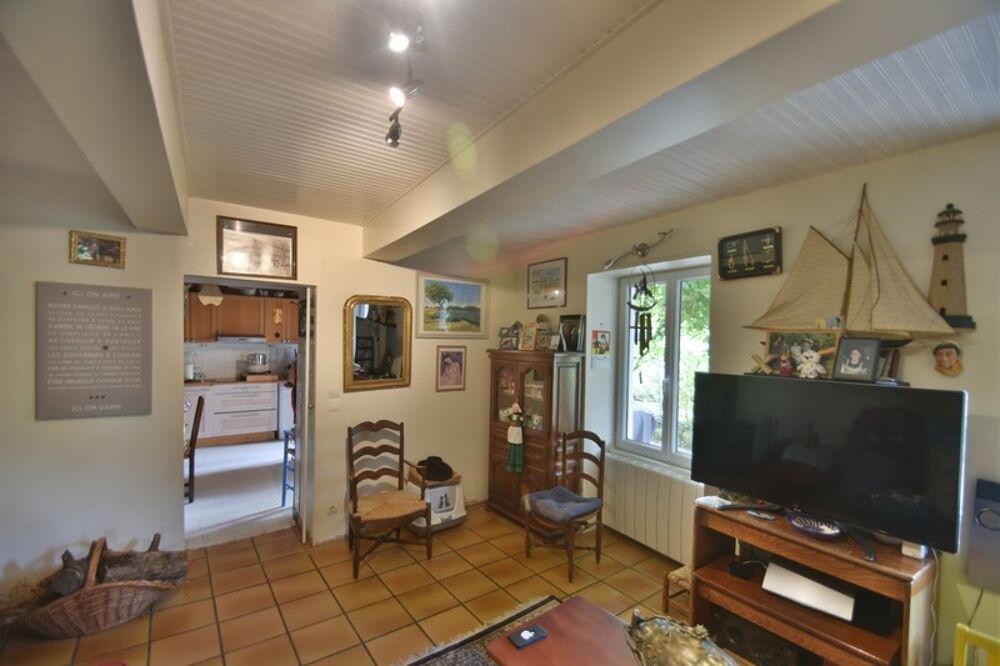 proche Chauffailles - Maison pierre - 7 piéces dont 4 chambres- 137m²