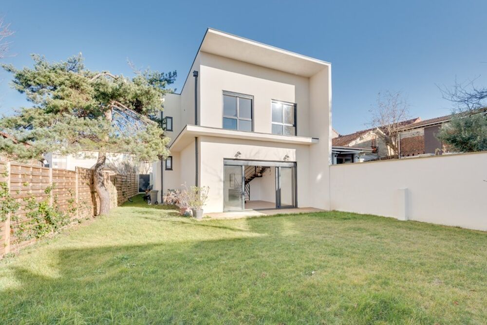 Vente Villa MAISON D'ARCHITECTE 220 M2 - 5 CHAMBRES - LUMINEUSE - TERRASSE PANORAMIQUE 40 M2 – JARDIN 310 m2 - GARAGE Nanterre