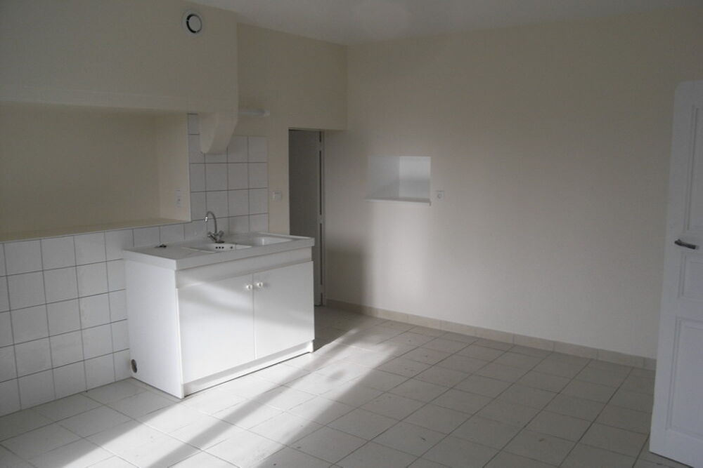 Location Maison LOCATION MAISON T4 TAYAC COMMUNE DE CENTRES SANS FRAIS D'AGENCE Centres