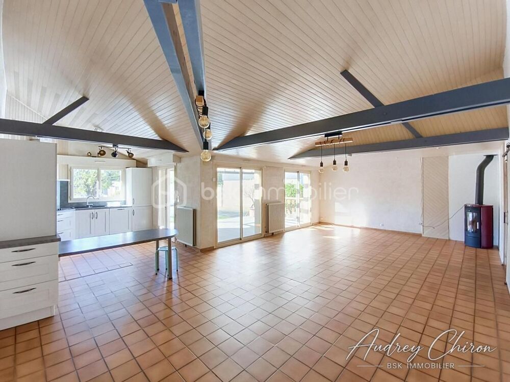 ? TRÉLAZÉ  MAISON 3 CHAMBRES  VIE DE PLAIN-PIED  TERRAIN 2 450 M²  DÉPENDANCES