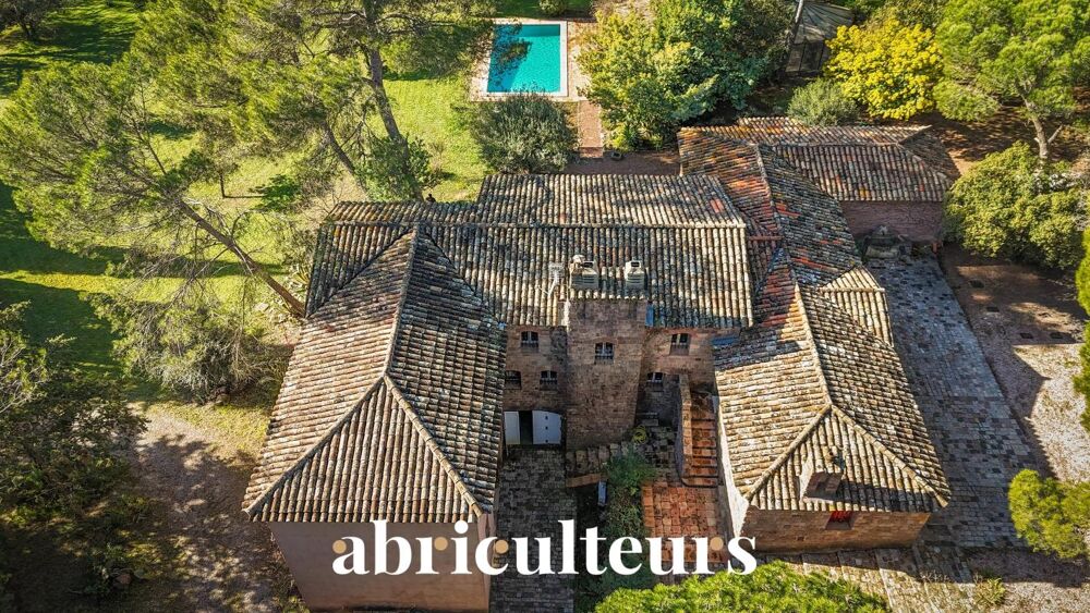 Mas dexception signé  300 m²  Domaine confidentiel de 1 hectare  Saint-Raphaël
