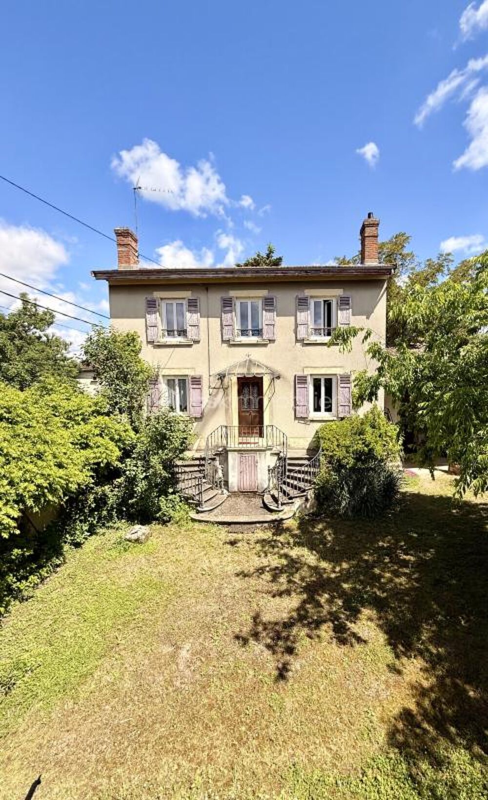 Maison d'exception avec terrain et dépendances