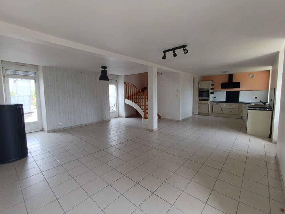 ? Maison familiale  Centre bourg de Laz  108 m² habitables + potentiel - Visite virtuelle