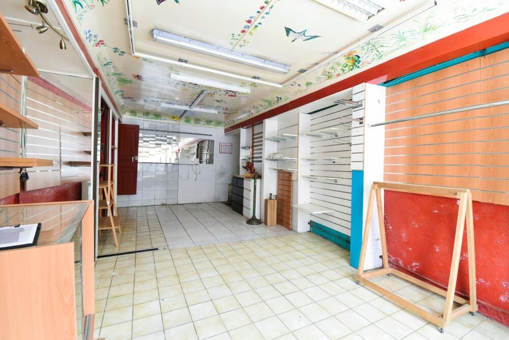 *** LOCAL COMMERCIAL + MAISON A RENOVER EN CENTRE VILLE - BILLOM 63160 ***