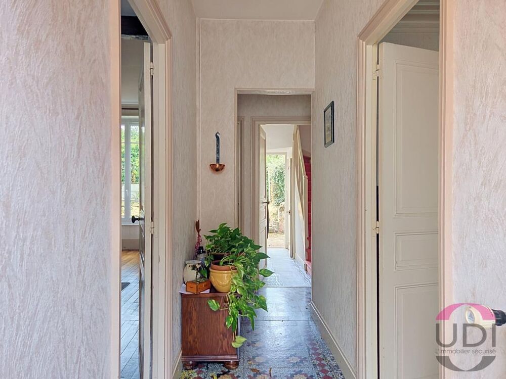 Maison de charme  Beaux volumes, très bon état général et DPE D