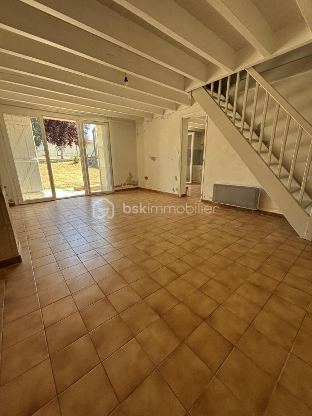 Maison De Caractère en Pierre à rénover De 90m2 -3 Chambres + Bureau - Jardin -Fort Potentiel