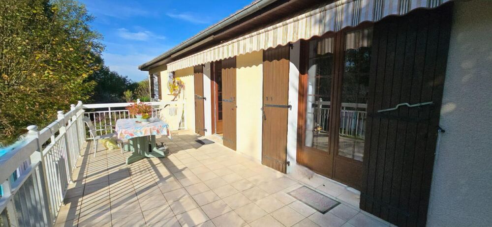 Maison type 6 , sur sous-sol complet, terrain arboré de 5734 m²