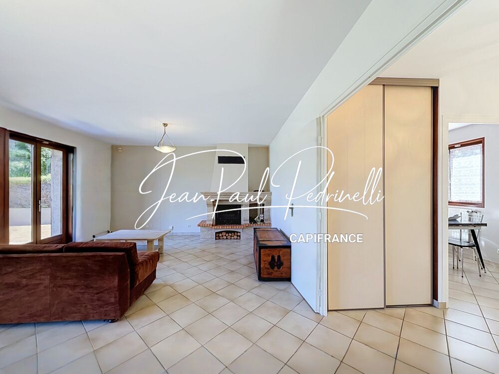 CALUIRE-ET-CUIRE Coeur Vassieux - Maison 4 pièces et spacieux double garage et espace rangement - Terrain plat 770 M² piscinable