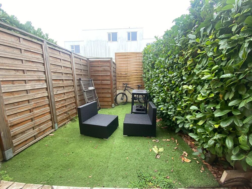 Maison divisée en deux appartements avec jardinet