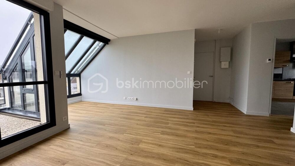 Très bel appartement T4  90 m²  Entièrement refait à neuf  Parking privé  PACÉ