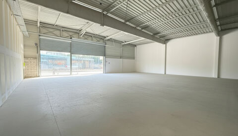 CHANTONNAY - &Agrave; LOUER, LOCAL COMMERCIAL 871 M&sup2; 7265 85110 Chantonnay