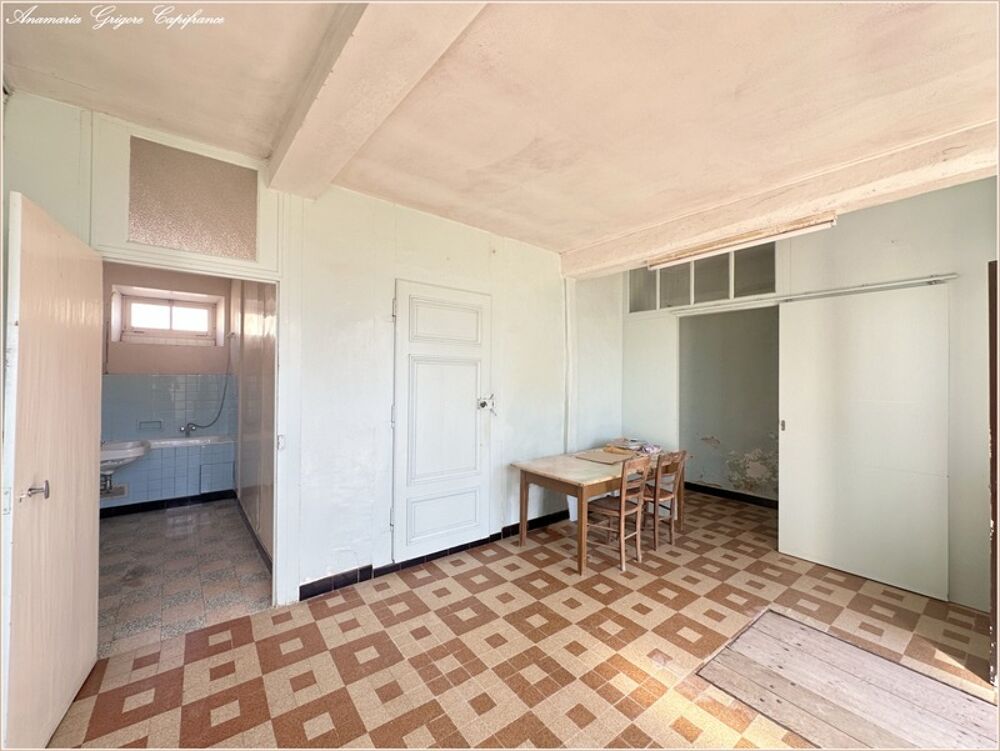 Loigny-La-Bataille - Maison de village - à rénover, combles aménageables, nombreuses dépendances, terrain 1 000 m²