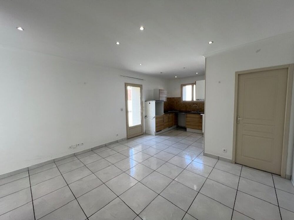 Vente Appartement À saisir – Rare sur le secteur ! Appartement T2 en rez-de-jardin avec cour privative À deux pas du centre-ville de Roche-la-Moli Roche la moliere