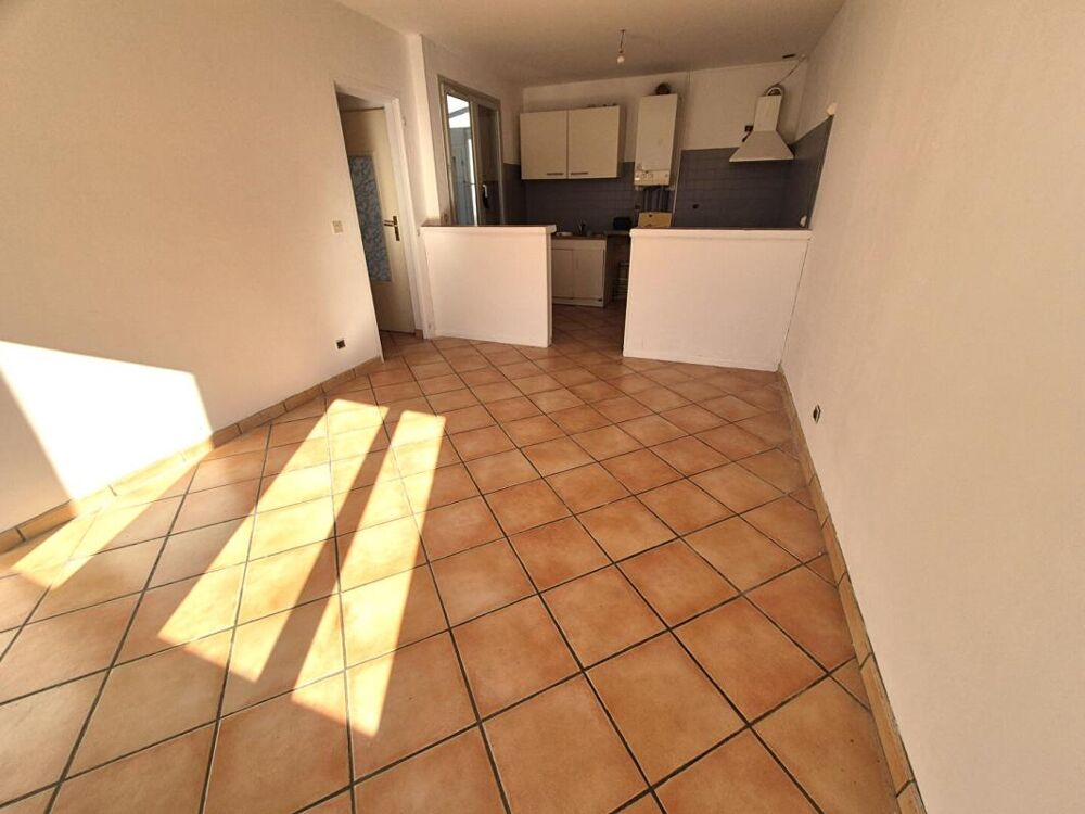 Belle Maison Individuelle de 75 m² à Rénover et Extensible à 100 m² avec Cour, Garage, Terrasse, Véranda et Terrain clos et arbo