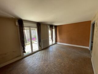  Immeuble à vendre 15 + pièces 300 m²