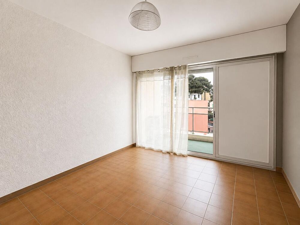 Studio avec balcon, ascenseur et parking - Centre-ville de Cavalaire-sur-Mer