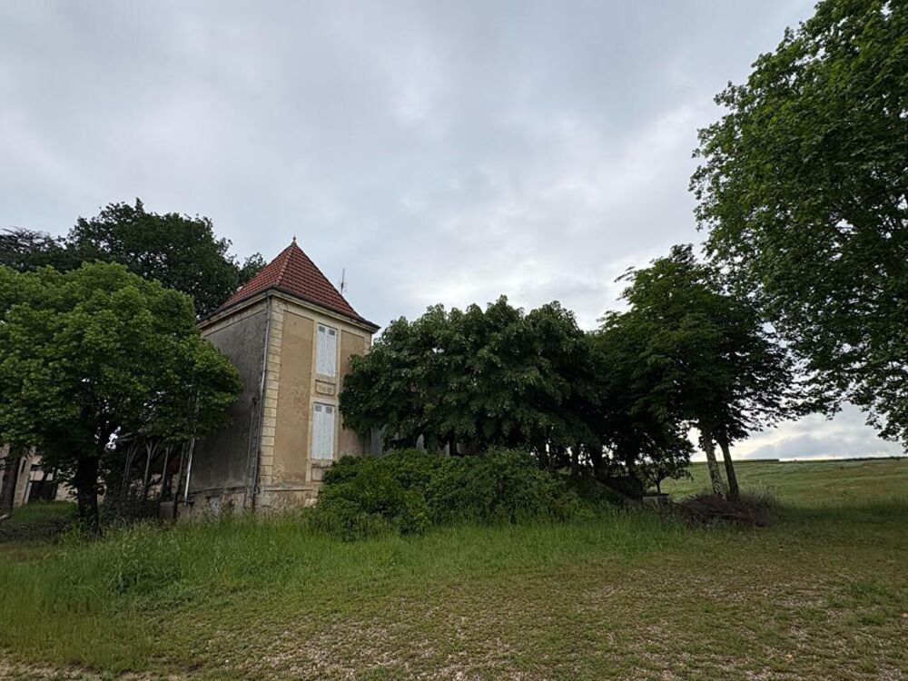 DOMAINE D'EXCEPTION SUR LES COTEAUX DE SAINTE CROIX DU MONT : UN FORT POTENTIEL ENTRE CIEL ET VIGNES