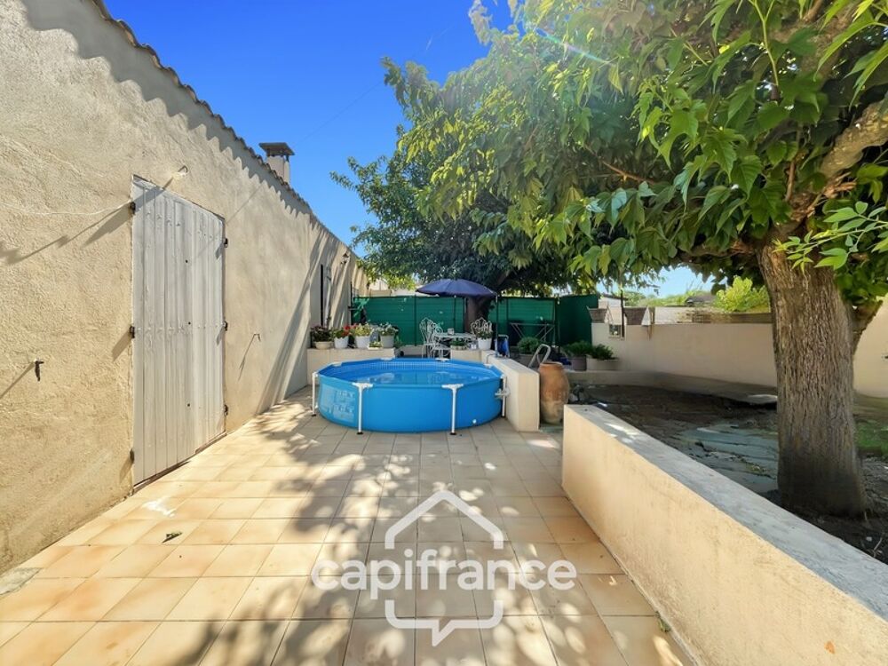 Alleins, maison de plain pied de 83m2 environ établie en zone agricole sur une parcelle de 3 400m2 m2 avec garage attenant