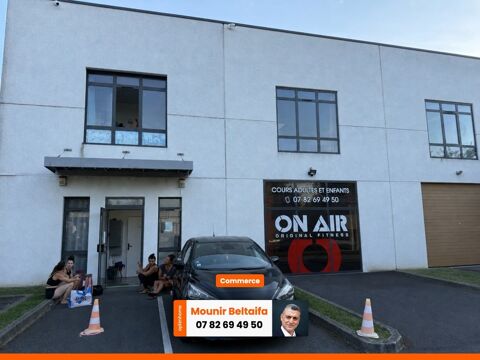   Local d'activité 260 m² – Bureaux & espace polyvalent – 2 parkings – Bailly-Romainvilliers 