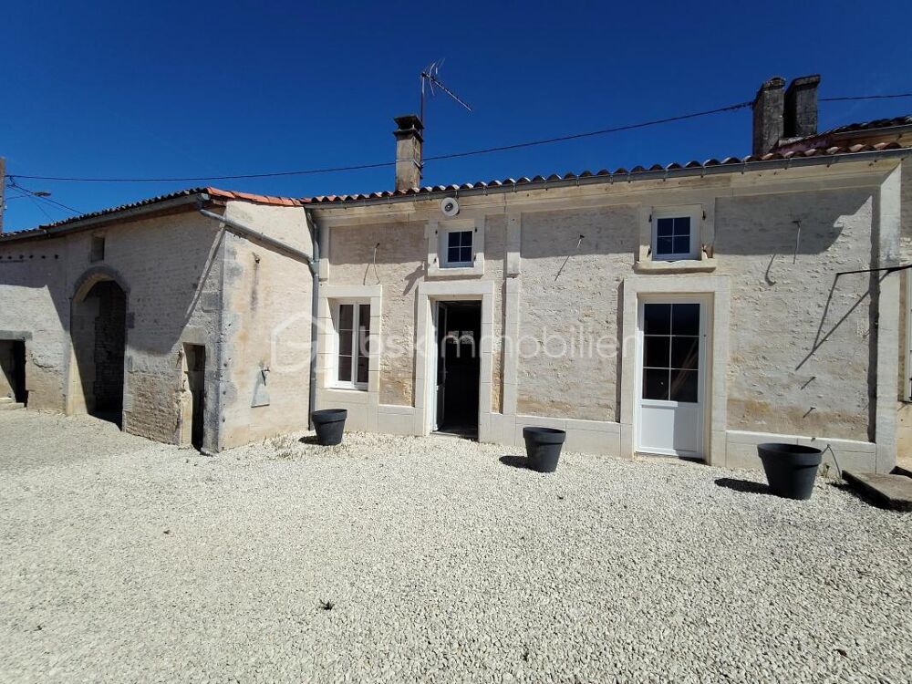 Maison charentaise avec gite et dépendances