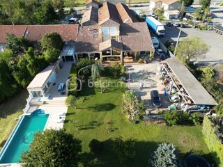  Villa � vendre 15 + pi�ces 340 m�