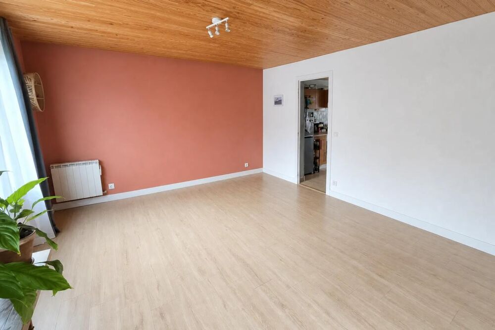 MONT-DORE  Maison de 140 m² sur 3 niveaux avec fort potentiel