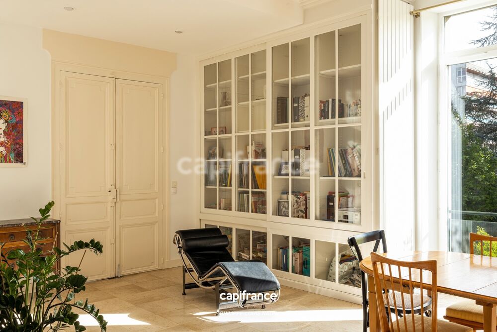 APPARTEMENT DE STYLE HAUSSMANNIEN D'EXCEPTION AVEC GRANDE PIÈCE À VIVRE DE PLUS DE 70M2