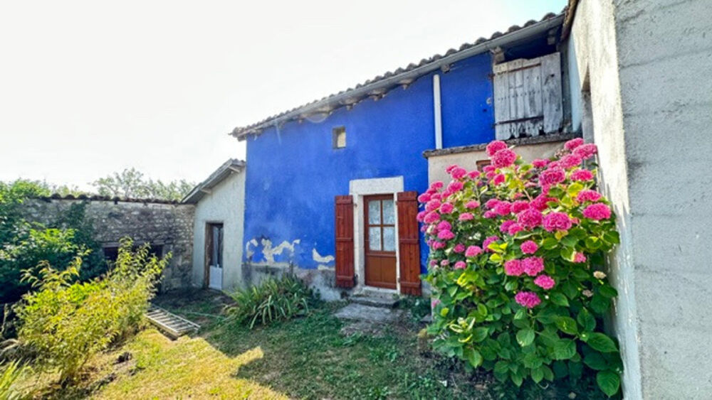 Vente Maison ? Corps de ferme à rénover – Un fort potentiel au cœur de la campagne CHARMANT (16) Charmant