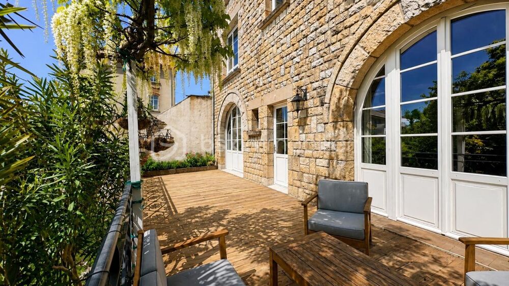 Vente Maison Maison de charme 8 Pièces 230 m² Fougeres