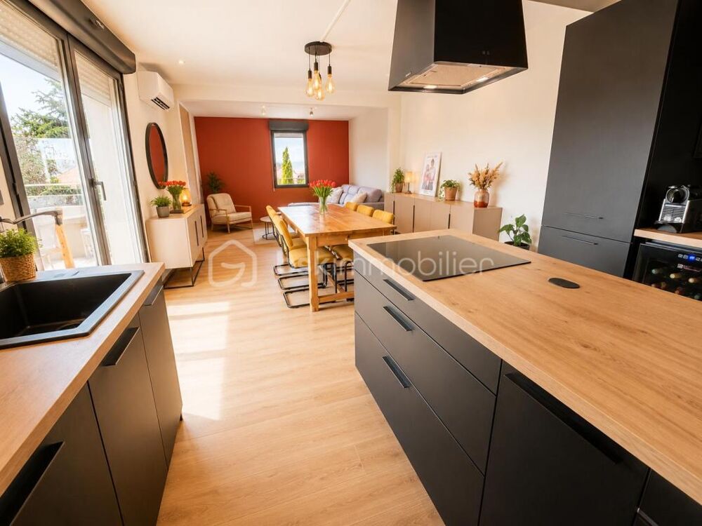 BEL APPARTEMENT - CENTRE VILLE - TERRASSE - PARKING