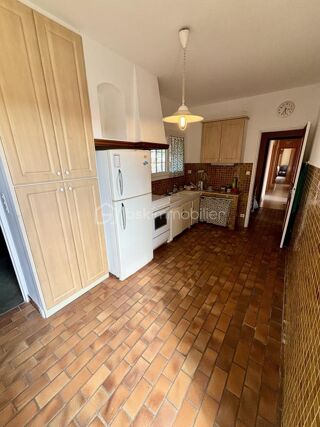  Villa  vendre 10 pices 229 m