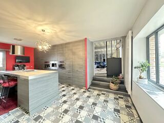  Maison  vendre 8 pices 335 m