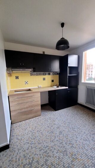  Appartement à louer 2 pièces 56 m²