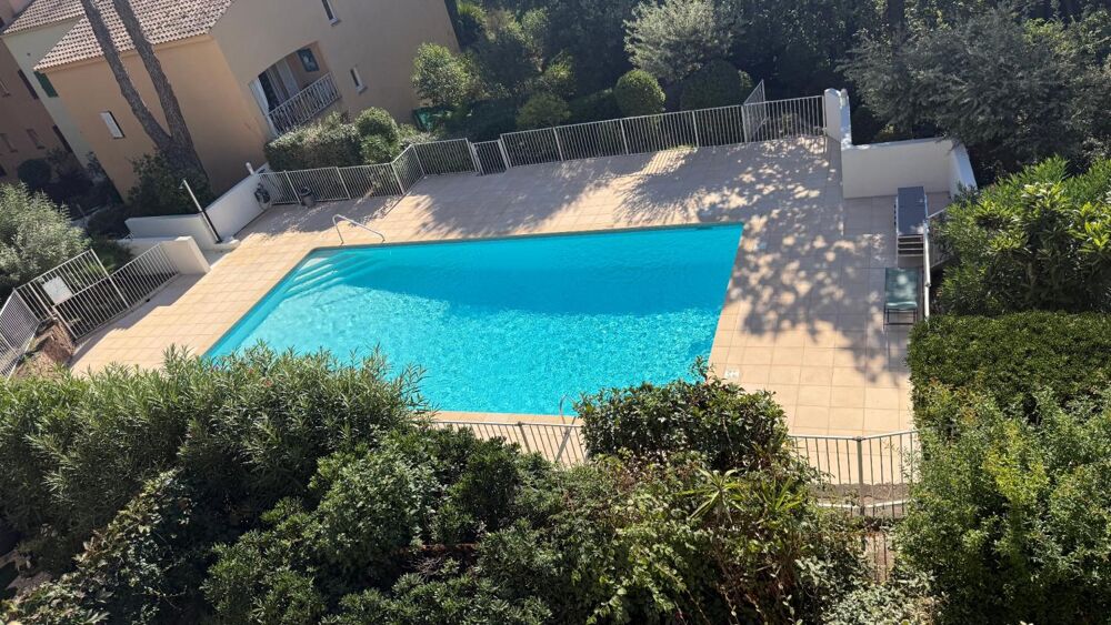 Vente Appartement Appartement à vendre 3 pièces en dernier étage SAINT RAPHAEL (83) Saint raphael