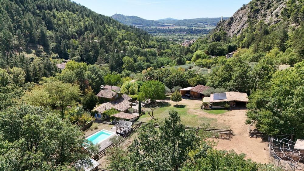 VOLONNE  PROPRIÉTÉ DEXCEPTION 3,5 HA  3 HABITATIONS  PISCINE CHAUFFÉE  VUE MONTAGNES