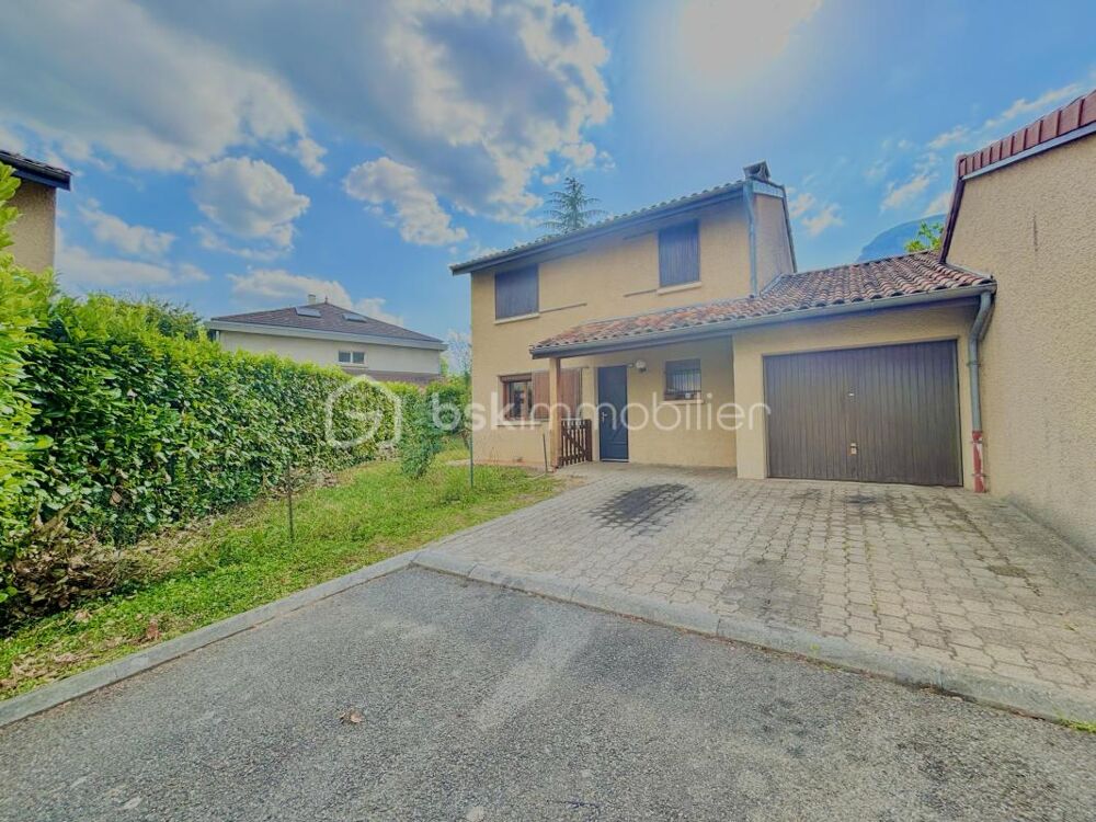 CROLLES Maison familiale de 110 m2 avec jardin, piscine et vue sur la dent de Crolles