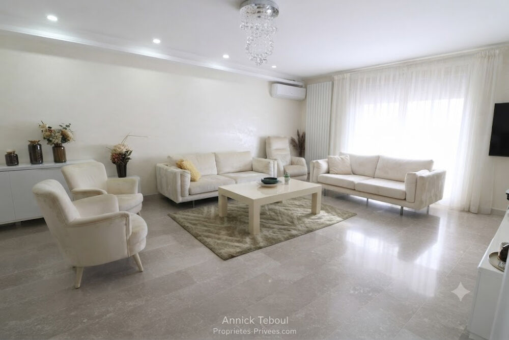 Villeurbanne Gratte-ciel - 122m² - T4Bis - Balcon 12m² - Suite Parentale - Cli:matisation - Garage
