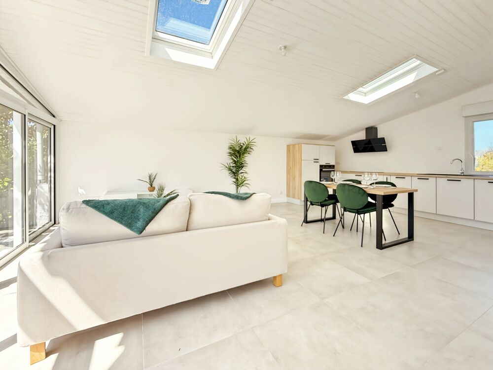 SAINT MARC SUR MER - PLAGE HULOT - PLEIN CENTRE - MARCHE - Duplex Loft T5 - AVEC TERRASSE - GARAGE - PARKING SECURISE