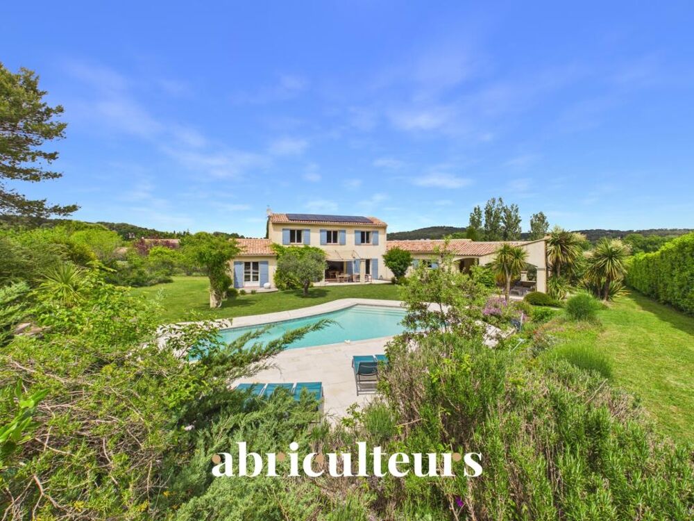 Vente Maison Prestigieuse maison T8 de 233m² sur un terrain de 6700m² avec piscine à Rognes 13840 Rognes